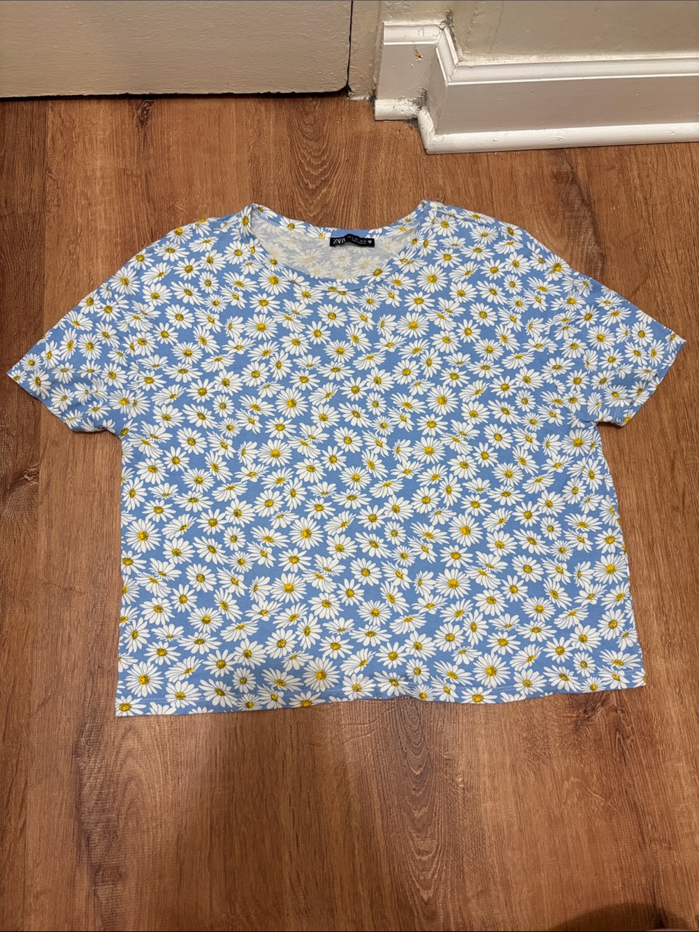 Zara Light Blue Daisy Print Short Sleeve Tee Size Small